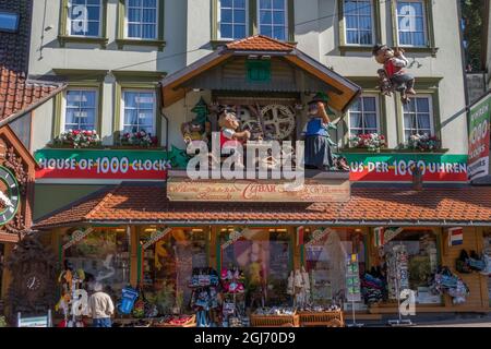 Triberg, Germania. Foresta Nera famosa per i negozi e i negozi di orologi a cucù. Foto Stock