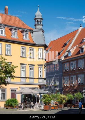 Case del centro storico costruite con legno tradizionale incorniciatura alla piazza Neumarkt. La città medievale e termale Bad Langensalza in Turingia. Germania. (Editor Foto Stock