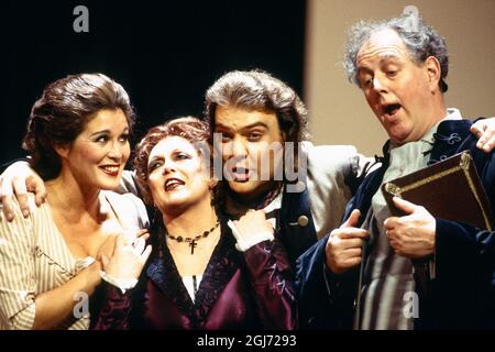 l-r: Sylvia McNair (Susanna), della Jones (Marcellina), Bryn Terfel (Figaro), Gwynne Howell (Bartolo) in LE NOZZE DI FIGARO alla Royal Opera, Covent Garden, London WC2 25/04/1994 music: Wolfgang Amadeus Mozart libretto: Lorenzo da Ponte: Harmut Haenchen Costumes David: Peter Hausner Design: Johannes Schaaf Foto Stock