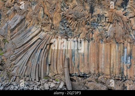 Islanda, Highlands, Sprengisandur Highland Road. Le formazioni basaltiche si trovano vicino al fiume Skjalfandafljot. Foto Stock