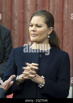 Crown Princess Victoria è visto aiutare l'equipaggio gettato via la brigata tre Kronor af Stoccolma a Stoccolma, Svezia, 12 settembre 2011. L'evento ha fatto parte del seminario "mari svenibili". Foto Stock