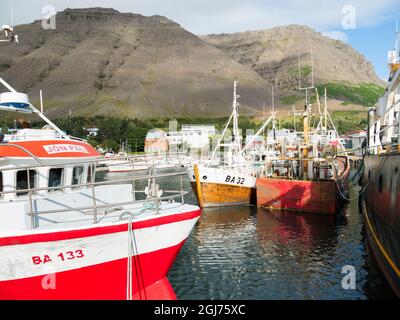 Porto di Bildudalur a Sudurfjirdir fiordo. Il remoto Westfjords (Vestfirdir) nel nord-ovest dell'Islanda. (Solo per uso editoriale) Foto Stock