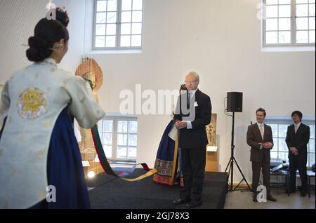 STOCCOLMA 20120211 il re svedese Carl XVI Gustaf inaugurò la nuova Galleria coreana al Museo delle antichità del lontano periodo pasquale di Stoccolma, Svezia sabato 11 2012 febbraio. Foto: Maja Suslin / SCANPIX / Kod 10300 Foto Stock