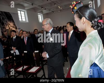 STOCCOLMA 20120211 il re svedese Carl XVI Gustaf e la regina Silvia hanno inaugurato la nuova Galleria coreana presso il Museo delle antichità della lontana Pasqua a Stoccolma, Svezia sabato 11 2012 febbraio. Foto: Maja Suslin / SCANPIX / Kod 10300 Foto Stock