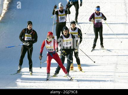 Mora 20120302 : S.A.R. il Principe Carl Philip (2250) si dirige verso il traguardo in tempo 1:38:33 nel venerdì di 30 km SkejtVasa, una delle corse di fondo durante la settimana Vasaloppet che culmina con la classica gara Vasaloppet di 90 km, la più grande competizione sciistica del mondo, la domenica. Foto: Suvad Mrkonjic / Scanpix / kod 7116 Foto Stock