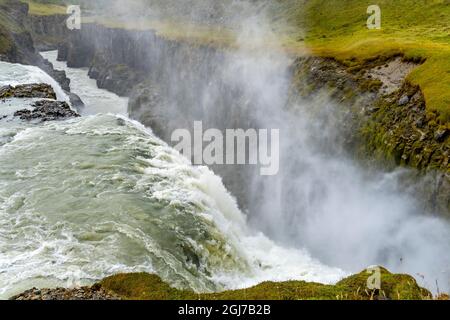 Enorme cascata di Gullfoss Golden Falls Golden Circle, Islanda. Una delle cascate più grandi d'Europa. Foto Stock