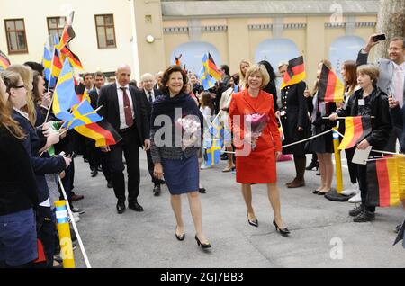 STOCCOLMA 20120504 il Presidente della Germania Joachim Gauck, il suo partner Daniela Schadt, la Regina Silvia e il Re Carl Gustaf durante una visita alla scuola tedesca di Stoccolma, Svezia, 4 maggio 2012. Il Presidente tedesco è in visita di Stato in Svezia. Foto: Henrik Montgomery / SCANPIX Kod: 10060 Foto Stock