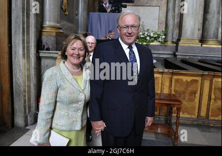 STOCCOLMA 2012-05-22 l'ex primo ministro svedese Goran Persson e sua moglie Anitra Steen arrivano per il battesimo della principessa Estelle, figlia primogenita della principessa Vittoria della Corona e del Principe Daniele di Svezia, tenuto nella Cappella reale di Stoccolma il 22 maggio 2012. Foto: Pontus Lundahl / SCANPIX / codice 10050 Foto Stock