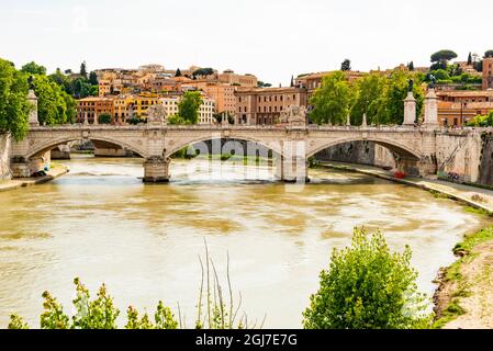 Italia, Roma. Tevere, a valle di Ponte Sant'Angelo fino a Ponte Vittorio Emanuele II Foto Stock