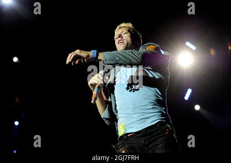 STOCCOLMA 2012-08-30 Chris Martin della band britannica Coldplay suona dal vivo allo Stockholms Stadiun di Stoccolma, Svezia, il 30 agosto 2012. Foto Erik Mårtensson / SCANPIX / Codice 10400 Foto Stock