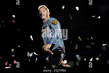 STOCCOLMA 2012-08-30 Chris Martin della band britannica Coldplay suona dal vivo allo Stockholms Stadiun di Stoccolma, Svezia, il 30 agosto 2012. Foto Erik Mårtensson / SCANPIX / Codice 10400 Foto Stock