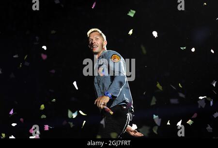 STOCCOLMA 2012-08-30 Chris Martin della band britannica Coldplay suona dal vivo allo Stockholms Stadiun di Stoccolma, Svezia, il 30 agosto 2012. Foto Erik Mårtensson / SCANPIX / Codice 10400 Foto Stock