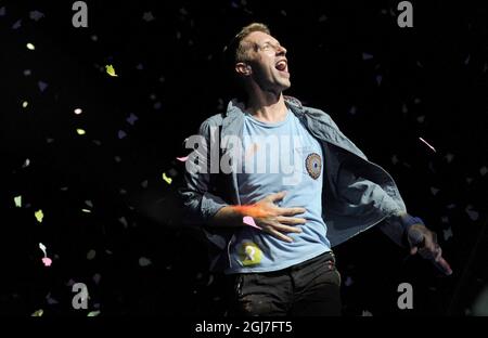 STOCCOLMA 2012-08-30 Chris Martin della band britannica Coldplay suona dal vivo allo Stockholms Stadiun di Stoccolma, Svezia, il 30 agosto 2012. Foto Erik Mårtensson / SCANPIX / Codice 10400 Foto Stock