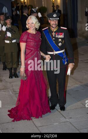 LUSSEMBURGO 20121019 il principe ereditario olandese Willem-Alexander e la principessa della Corona Maxsima arrivano per una cena di gala al palazzo granducale, dopo le nozze civili del principe ereditario Guillaume di Lussemburgo e della contessa belga Stephanie de Lannoy, il 19 ottobre 2012, a Lussemburgo. Foto Jonas Ekströmer / SCANPIX kod 10030 Foto Stock