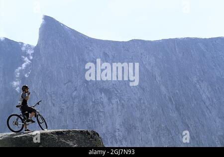 NARVIK 2003-07-26 ***PER Rickard Westin Art Director ?? N by Norwegian Ink *** "fjÃ¤med mountain bike" i llen. **MODELLO RILASCIATO** Foto Jonas Abrahamsson / SCANPIX Kod 63555 Foto Stock