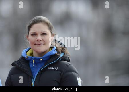 VAL DI FIEMME 20130226 Crown Princess Victoria si vede durante le donne 10 km sciando nel Campionato Mondiale di Sci di fondo in Val di Fiemme, Italia, 26 febbraio 2013. Foto: Pontus Lundahl / SCANPIX / kod 10050 Foto Stock