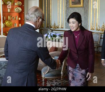 STOCCOLMA 2013-03-04 il re Carl Gustaf e la regina Silvia di Svezia hanno incontrato il primo ministro della Thailandia, la sig.ra YingLuck Shinawatra, durante una cerimonia al Palazzo reale di Stoccolma, Svezia, 4 marzo 2013. Il primo Ministro è in visita ufficiale in Svezia. Anders Wiklund / SCANPIX / kod 10040 Foto Stock