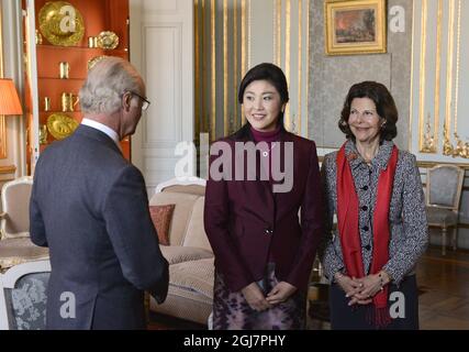 STOCCOLMA 2013-03-04 il re Carl Gustaf e la regina Silvia di Svezia hanno incontrato il primo ministro della Thailandia, la sig.ra YingLuck Shinawatra, durante una cerimonia al Palazzo reale di Stoccolma, Svezia, 4 marzo 2013. Il primo Ministro è in visita ufficiale in Svezia. Anders Wiklund / SCANPIX / kod 10040 Foto Stock