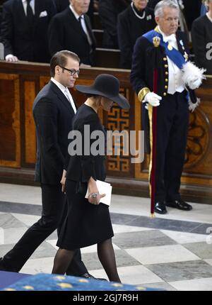 STOCCOLMA 2013-03-16 il Principe Daniele e la Principessa Vittoria partono dopo i funerali della Principessa Lilian di HRH tenuti nella Cappella reale al Palazzo reale di Stoccolma sabato 16 marzo 2013. Foto Anders Wiklund / SCANPIX / Kod 10040 Foto Stock