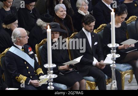 STOCCOLMA 2013-03-16 Re Carl Gustaf, Regina Silvia, Principe Carl Philip e Principessa Madeleine al funerale della Principessa Lilian di HRH tenuto nella Cappella reale al Palazzo reale di Stoccolma sabato 16 marzo 2013. Foto Anders Wiklund / SCANPIX / Kod 10040 Foto Stock