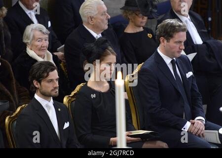 STOCCOLMA 2013-03-16 il principe Carl Philip, la principessa Madeleine e Chris o'Neill al funerale della principessa Lilian di HRH tenuto nella Cappella reale al Palazzo reale di Stoccolma sabato 16 marzo 2013. Foto Anders Wiklund / SCANPIX / Kod 10040 Foto Stock