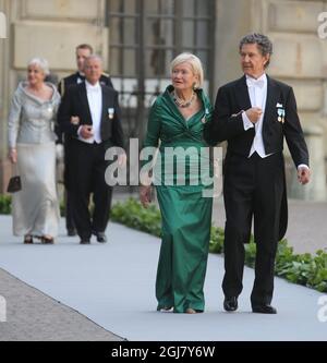 STOCCOLMA 20130608 Walther Sommerlath e la moglie Ingrid arrivano alle nozze della Principessa Madeleine di Svezia e del Sig. Christopher OÂ’Neill tenutesi nella Cappella reale del Palazzo reale di Stoccolma sabato 8 giugno 2013. Foto: Soren Andersson / SCANPIX / kod 1037 Foto Stock