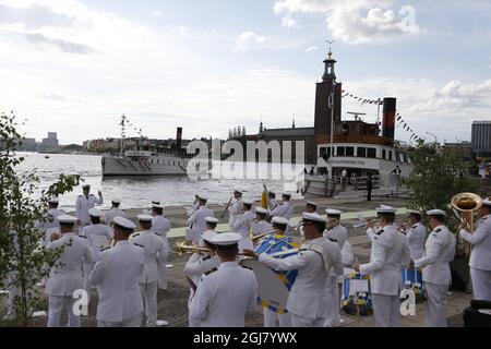 STOCCOLMA 20130608 gli ospiti del matrimonio arrivano all'Evert Taubes Terrass a Riddarholmen a Stoccolma, dove saliranno a bordo delle navi per un giro in barca fino al Palazzo Drottningholm, dove la cena nuziale della Principessa Madeleine di Svezia e del Signor Christopher o'Neill avrà luogo l'8 giugno 2013. Foto: Adamo IHSE / SCANPIX / kod 9200 Foto Stock