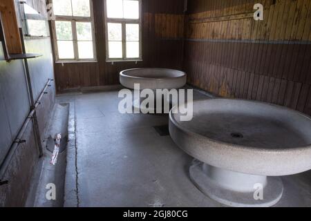 Mauthausen, Austria - 12 agosto 2021: Sito commemorativo del campo di concentramento di Mauthausen. Protezioni SS e ingresso carrelli. Giornata estiva soleggiata Foto Stock