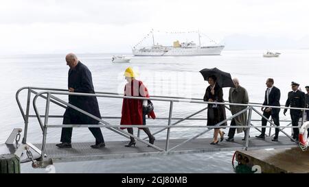 HARSTAD 20130618 Re Carl Gustaf e la Regina Silvia di Svezia e il Re Harald e la Regina Sonja di Norvegia sono visti nella città di Harstad , Norvegia settentrionale 18 giugno 2013. I reali svedesi sono in visita ufficiale su invito del re Harald di Norvegia. Foto: Anders Wiklund / SCANPIX kod 10040 Foto Stock