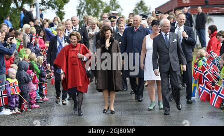 HARSTAD 20130618 Re Carl Gustaf e la Regina Silvia di Svezia e il Re Harald e la Regina Sonja di Norvegia sono visti nella città di Harstad , Norvegia settentrionale 18 giugno 2013. I reali svedesi sono in visita ufficiale su invito del re Harald di Norvegia. Foto: Anders Wiklund / SCANPIX kod 10040 Foto Stock