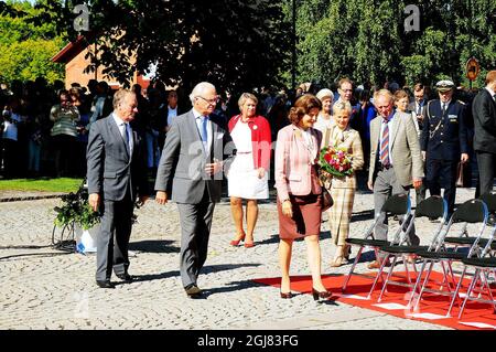 ATVIDABERG 20130903 Re Carl XVI Gustaf e Regina Silvia sono visti all'arrivo nella città di Atvidaberg, Svezia, 3 settembre 2013. La visita fa parte dei Re in corso 40 anni di anniversario sul trono. Foto: Patrik Jonsson / Nordic Media / SCANPIX / kod 64265 Foto Stock