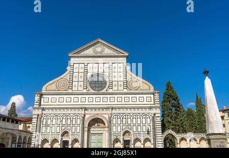 Facciata della Chiesa di Santa Maria Novella, Firenze, Italia. Prima chiesa di Firenze fondata nel 1357. Foto Stock