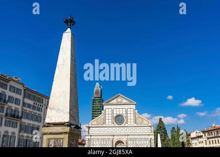 Facciata della Chiesa di Santa Maria Novella, Firenze, Italia. Prima chiesa di Firenze fondata nel 1357. Foto Stock