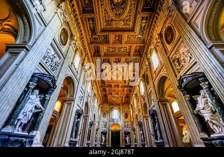 Basilica di San Giovanni in Laterano, Roma, Italia. Costruito nel 324 dall'imperatore Costantino, in onore di Giovanni Battista, Giovanni Evangelista Foto Stock
