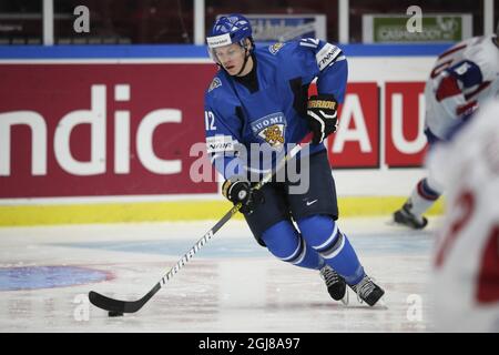 MALMO 2013-12-27 Finland's Ville Pokka in azione durante il Campionato Mondiale Junior gara preliminare di hockey su ghiaccio tra Finlandia e Norvegia alla Malmo Arena di Malmo, Svezia, il 27 dicembre 2013. Foto: Andreas Hillergren / TT / code10600 Foto Stock