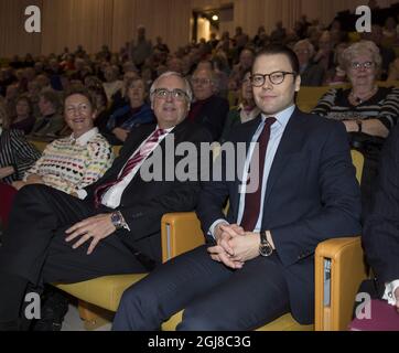 STOCCOLMA 20140214 il Principe Daniel partecipa al 110° anniversario della Fondazione Heart and Lung nell'auditorium Medica, aperto di recente, presso l'Istituto Karolinska, insieme a Staffan Josephson, segretario generale del cuore e della Fondazione Lung. Foto Bertil Enevag Ericson / TT / kod 10000 Foto Stock