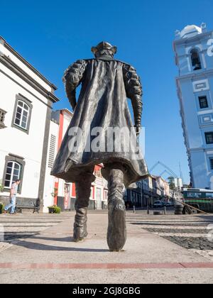 Statua di Vasco da Gama di Duker Bower, patio da Alfandega vicino al porto. Centro storico della capitale Angra do Heroismo (Patrimonio dell'Umanità dell'UNESCO). Foto Stock