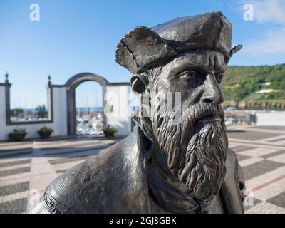 Statua di Vasco da Gama di Duker Bower, patio da Alfandega vicino al porto. Centro storico della capitale Angra do Heroismo (Patrimonio dell'Umanità dell'UNESCO). Foto Stock