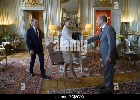 STOCCOLMA 20140520 la Principessa Vittoria e il Principe Daniele sono visti salutare il Sindaco di Amburgo, OLAF Scholz, durante un'udienza al Palazzo reale di Stoccolma, Svezia, 20 maggio 2014. Foto: Janerik Henriksson / TT / Kod 10010 Foto Stock