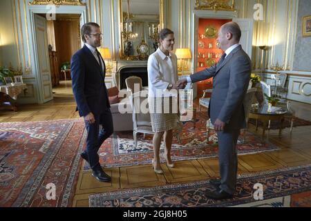 STOCCOLMA 20140520 la Principessa Vittoria e il Principe Daniele sono visti salutare il Sindaco di Amburgo, OLAF Scholz, durante un'udienza al Palazzo reale di Stoccolma, Svezia, 20 maggio 2014. Foto: Janerik Henriksson / TT / Kod 10010 Foto Stock