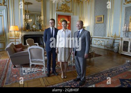 STOCCOLMA 20140520 la Principessa Vittoria e il Principe Daniele sono visti insieme al Sindaco di Amburgo, OLAF Scholz, durante un'udienza al Palazzo reale di Stoccolma, Svezia, 20 maggio 2014. Foto: Janerik Henriksson / TT / Kod 10010 Foto Stock
