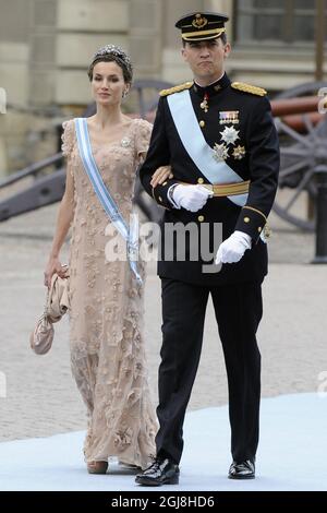 STOCCOLMA 20100619 Principessa Letizia e principe Felipe di Spagna in arrivo alle nozze della Principessa Vittoria e del Sig. Daniel Westling alla Cattedrale di Stoccolma, Svezia, 19 giugno 2010. Foto: Maja Suslin / SCANPIX SVEZIA / Kod 60080 Foto Stock