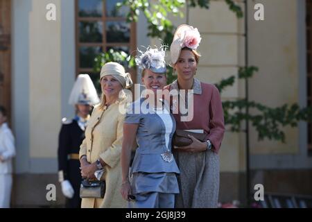 STOCCOLMA 20140608 la madre di Christopher o'Neill, Eva Maria o'Neill, la sorella Tatjana d'Abo e Alice Bamford, che arrivano al battesimo della principessa svedese Leonore, Cappella del Palazzo Drottningholm, domenica 8 giugno 2014. Foto: Soren Andersson / TT / kod 1037 Foto Stock