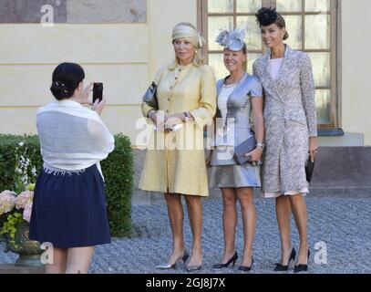 STOCCOLMA 20140608 la madre di Christopher o'Neill, Eva Maria o'Neill, la sorella Tatjana d'Abo e Alice Bamford, che arrivano al battesimo della principessa svedese Leonore, Cappella del Palazzo Drottningholm, domenica 8 giugno 2014. Foto: SÃƒÂ¶ren Andersson / TT / kod 1037 Foto Stock