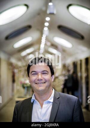 STOCCOLMA 20140630 l'economista e autore francese Thomas Piketty ha tenuto un briefing stampa all'aeroporto di Arlanda prima della sua visita alla settimana politica di Almedalen sull'isola di Gotland, Svezia. Foto: Pontus Lundahl / TT / kod 10050 Foto Stock