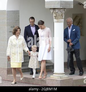 BORGHOLM 2014-07-14 Regina Silvia, Principessa Estelle, Principe Daniele, Principessa Vittoria e Re Carl Gustraf nel cortile della residenza estiva della famiglia reale Palazzo Sollidens, sull'isola di Oland, Svezia, il 14 luglio 2014, durante le celebrazioni del 37° compleanno della Principessa VictoriaÂ. Foto: Mikael Fritzon /TT / kod: 62360 Foto Stock