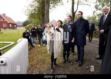 GLIMAKRA 2014-09-24 Crown Princess Victoria e Prince Daniel visitarono Ostra Goinge il 24 settembre 2014 visitarono il Castello di Wanas, una fattoria biologica, una galleria d'arte, un parco di sculture, un negozio e un bar. Foto Rickard Nilsson / TT/ Kod 10900 Foto Stock