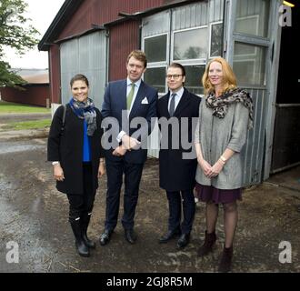 GLIMAKRA 2014-09-24 Crown Princess Victoria e Prince Daniel visitarono Ostra Goinge il 24 settembre 2014 visitarono il Castello di Wanas, una fattoria biologica, una galleria d'arte, un parco di sculture, un negozio e un bar. Foto Rickard Nilsson / TT/ Kod 10900 Foto Stock