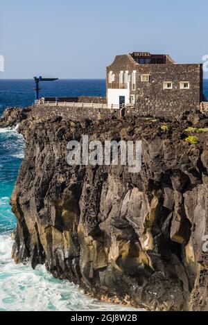 Spagna Isole Canarie El Hierro Island, Las Puntas, Hotel Puntagrande, elencati nel Guinness dei Primati come il più piccolo hotel nel mondo Foto Stock