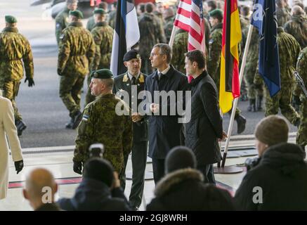 2014-11-20 giovedì 20 novembre 2014 il Segretario generale della NATO Jens Stoltenberg visita l'Estonia per discutere la situazione della sicurezza in Europa con i leader estoni. Durante la visita, il Segretario Generale della NATO visiterà la base aerea di Â€Mari, dove incontrerà i membri delle forze di difesa estone, statunitense e tedesca e visiterà anche il Centro cooperativo di eccellenza per la difesa informatica della NATO. Foto Karli Saul/SCANPIX / SCANPIX BALTICS / TT / kod 20985 Ref: ** Foto Stock